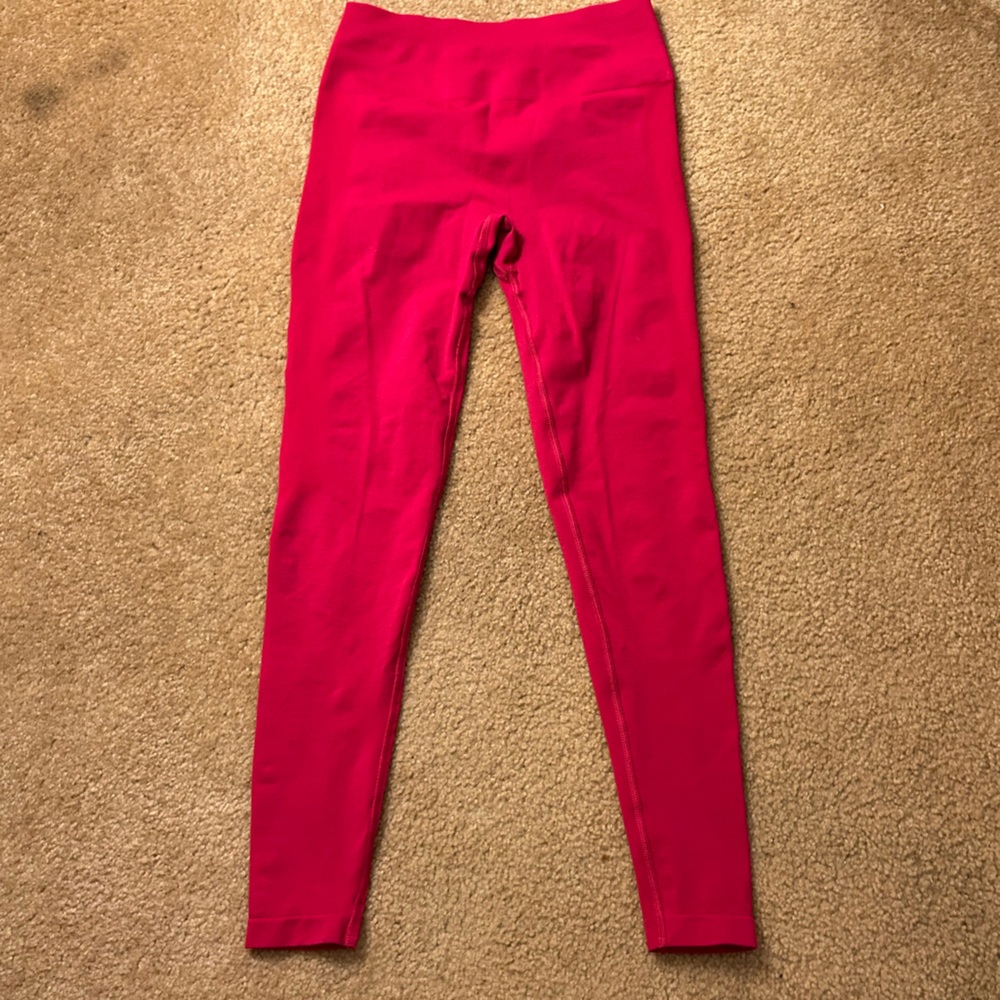 Alphalete Amplify Leggings in Berry - Picture 2 of 4